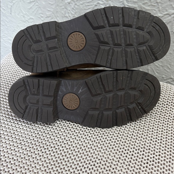 UGG Biltmore Chelsea Boots - Picture 11 of 11